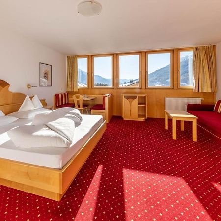 Hotel Schwarzer Adler Resia Exterior photo