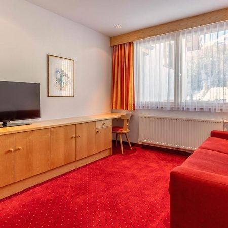 Hotel Schwarzer Adler Resia Exterior photo