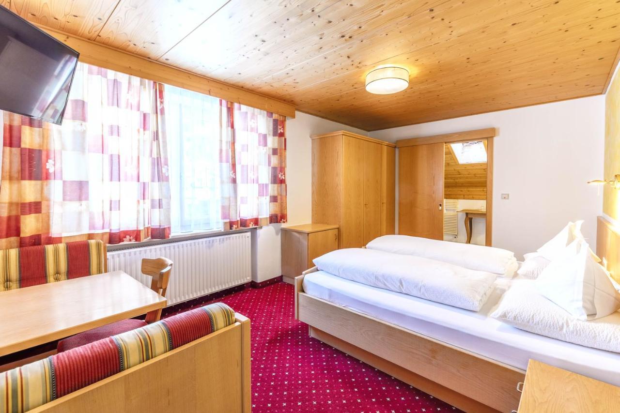 Hotel Schwarzer Adler Resia Exterior photo
