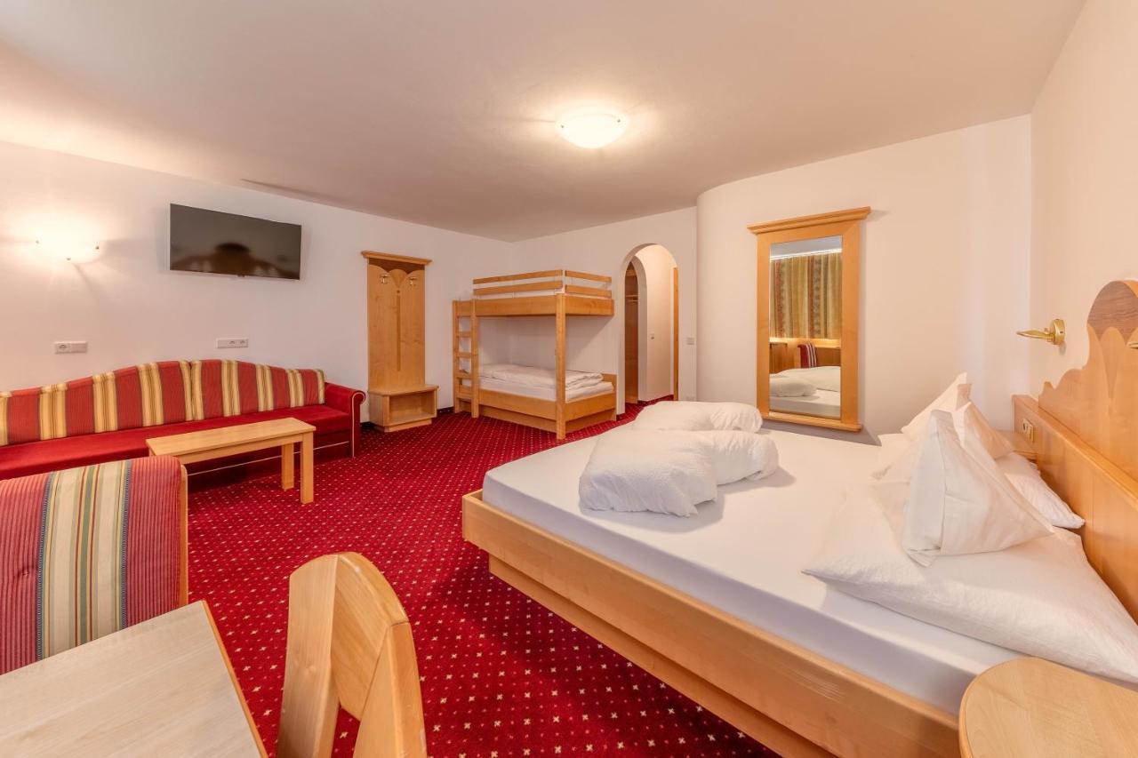 Hotel Schwarzer Adler Resia Exterior photo