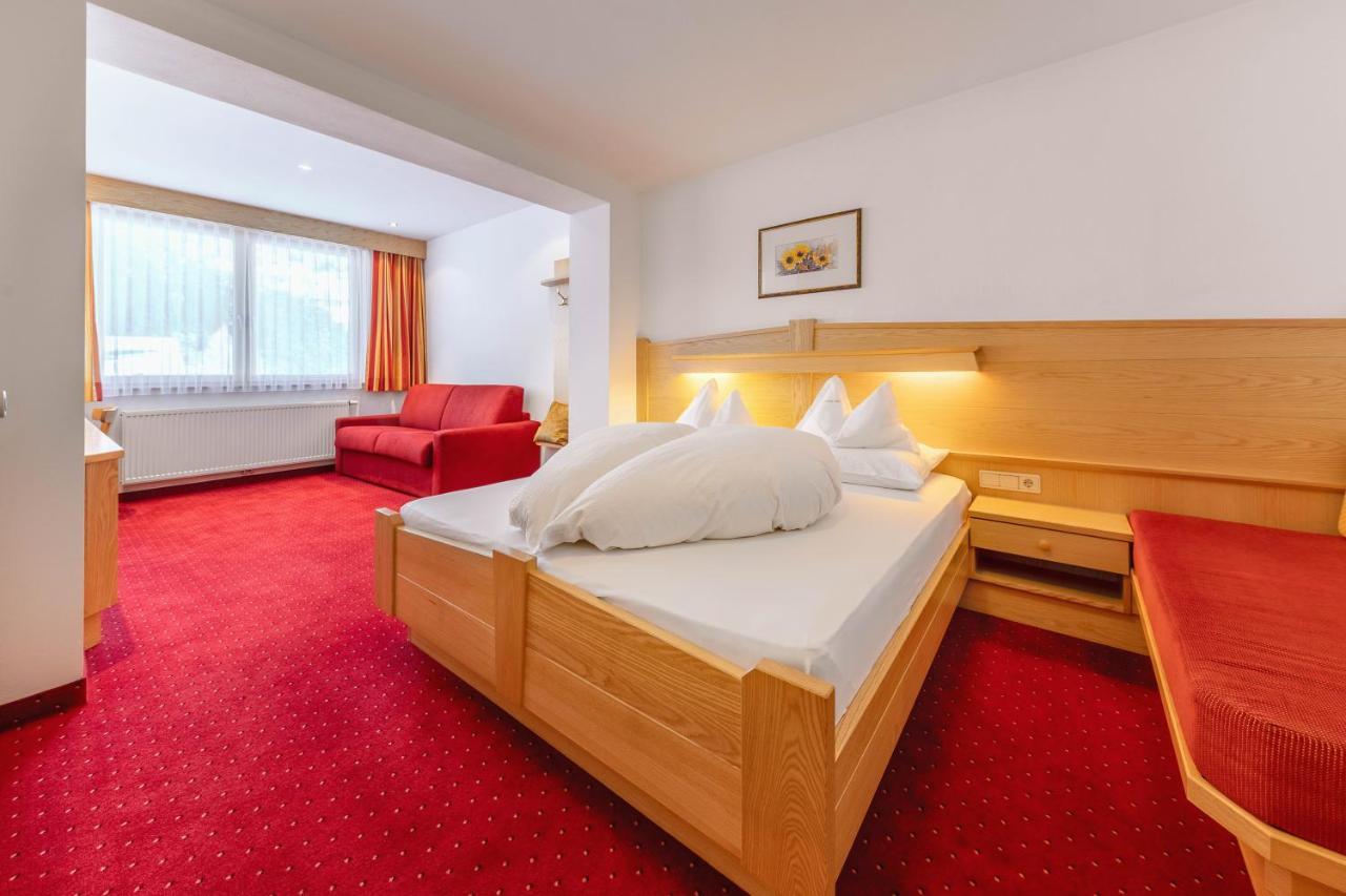 Hotel Schwarzer Adler Resia Exterior photo