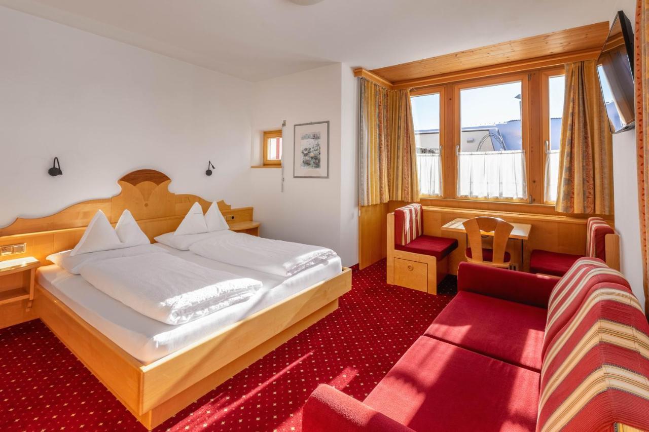 Hotel Schwarzer Adler Resia Exterior photo