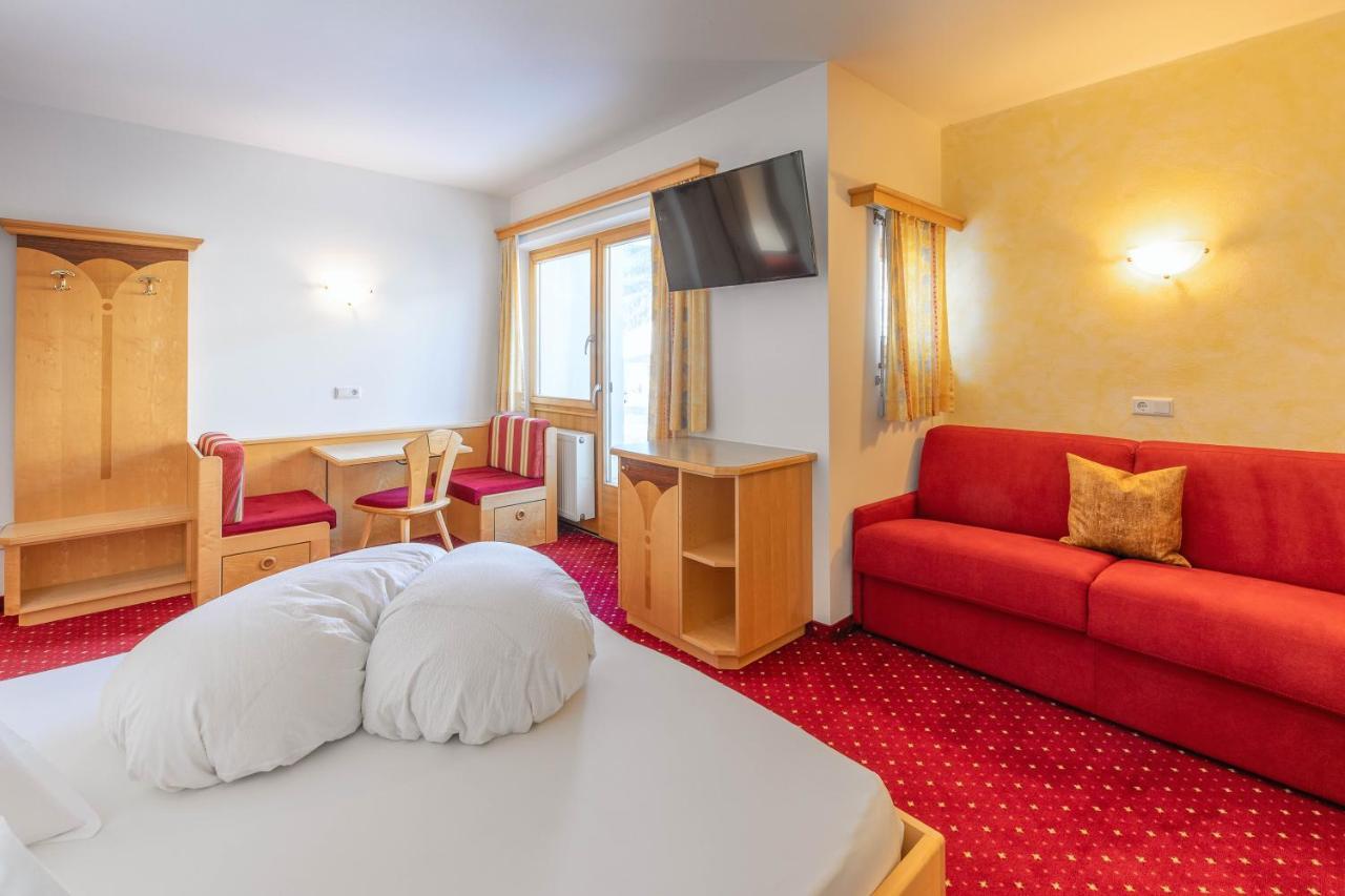 Hotel Schwarzer Adler Resia Exterior photo