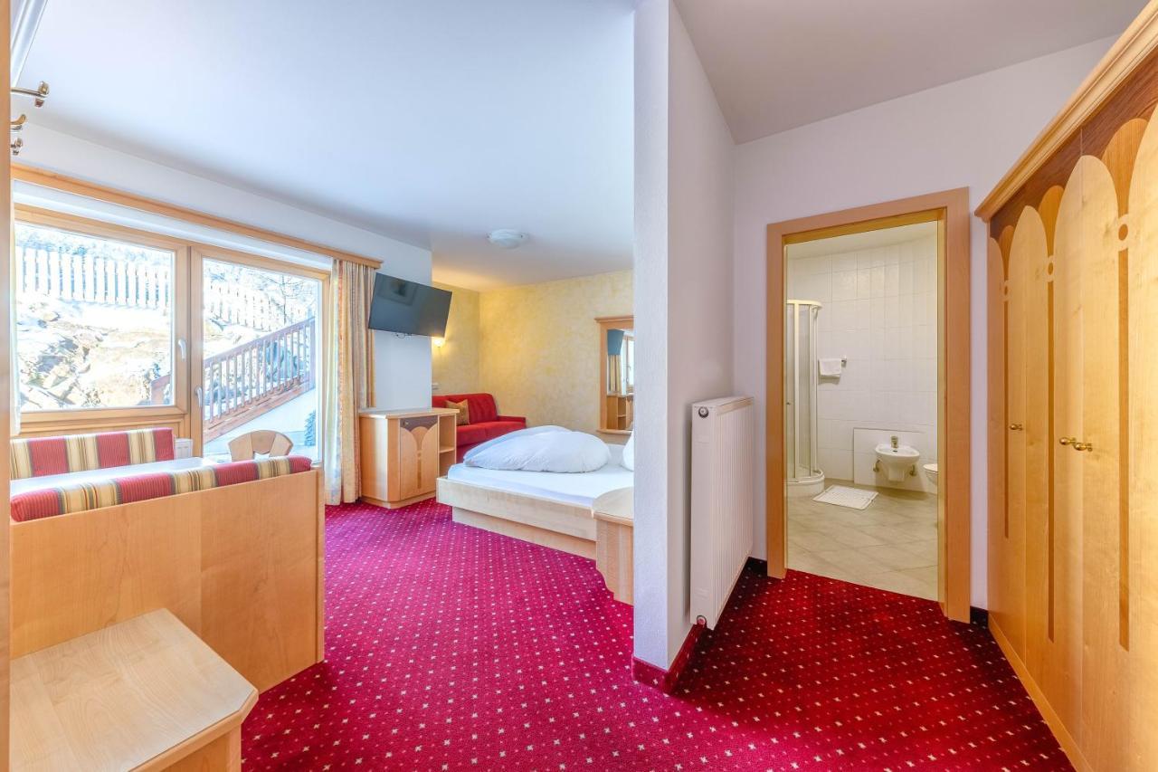 Hotel Schwarzer Adler Resia Exterior photo