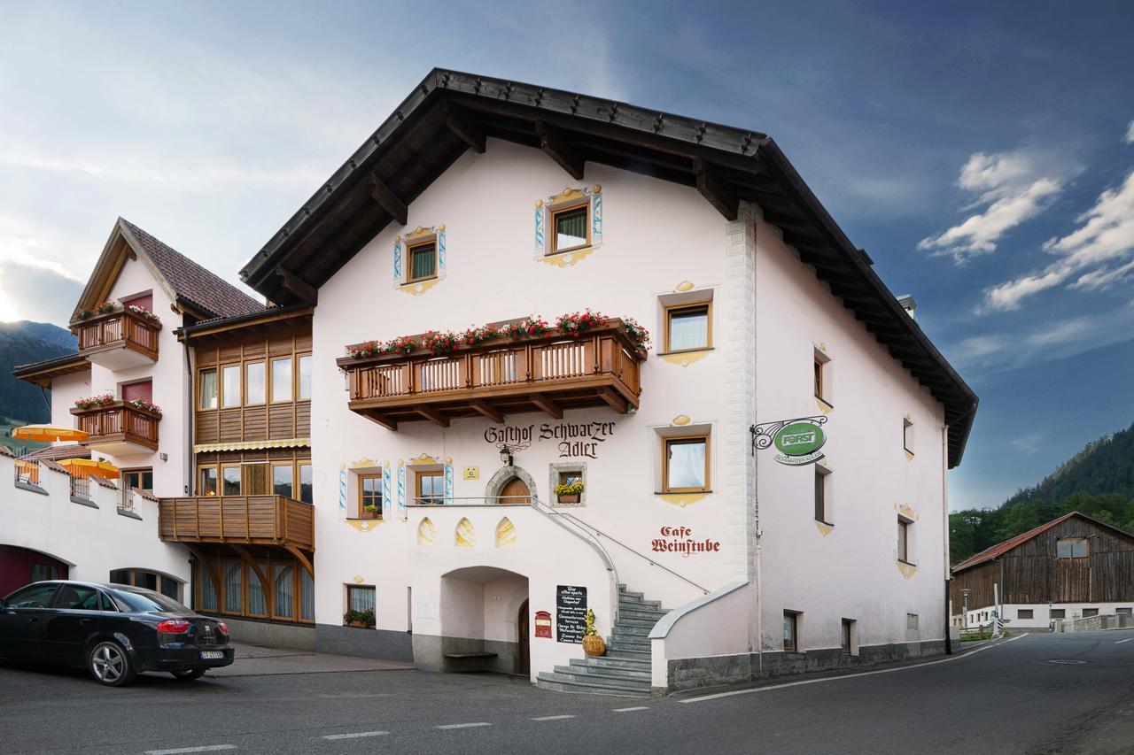 Hotel Schwarzer Adler Resia Exterior photo