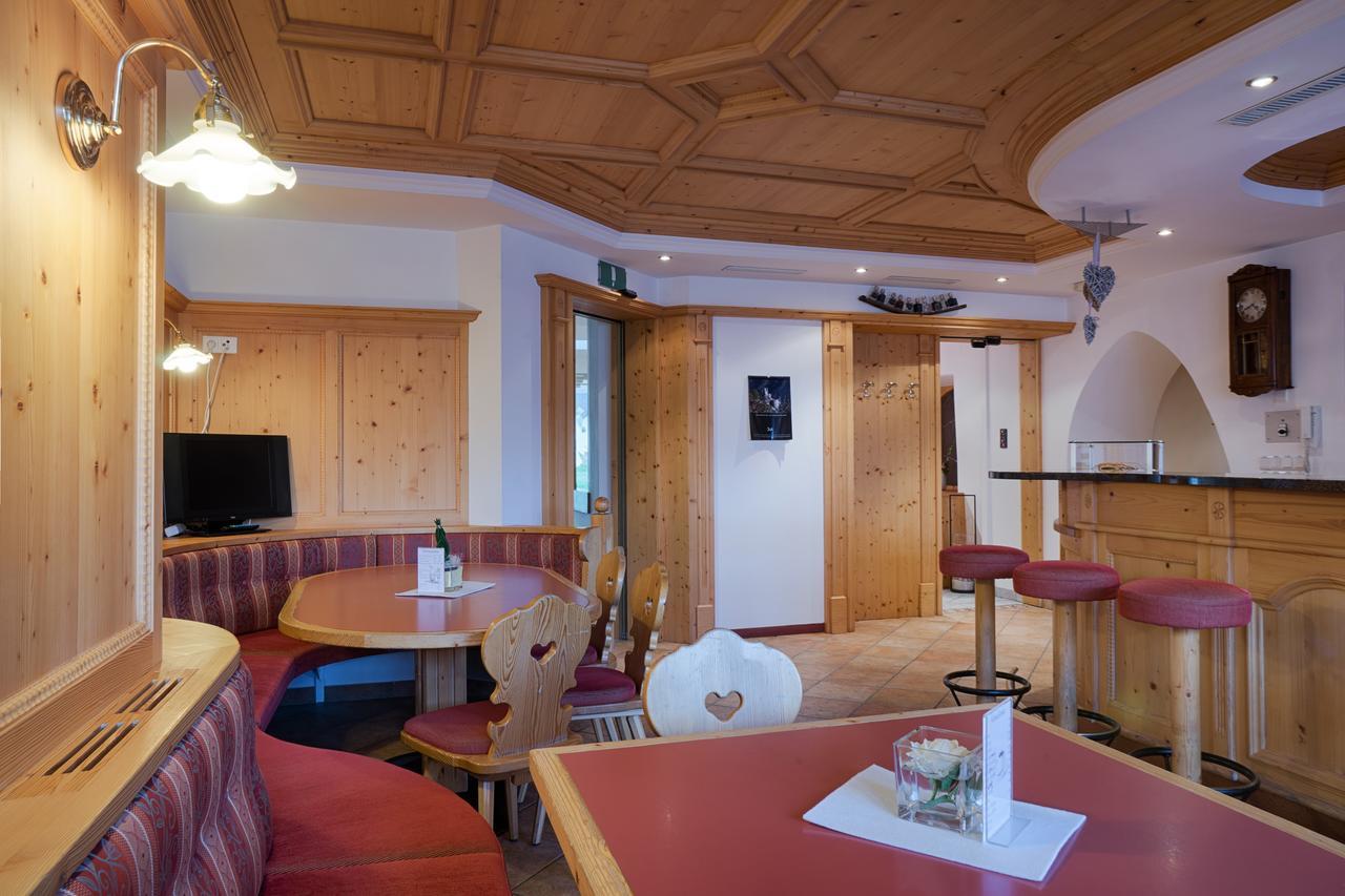 Hotel Schwarzer Adler Resia Exterior photo